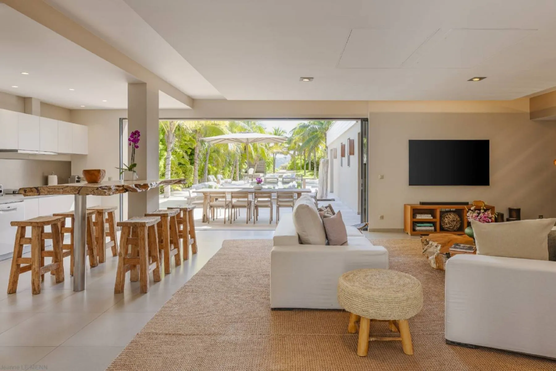 Modern Villa K Beachfront with infinity-zero-edge pool, 4 bedrooms in Anse Des Cayes - St Barth